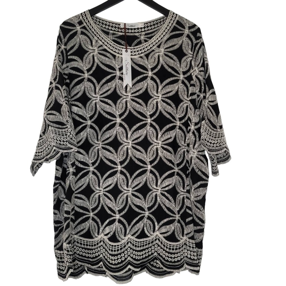 Solitaire Embroidered Tunic Top 1X Black White Short‎ Sleeve Scalloped Boho